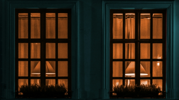 C'est quoi le problème des Suédois avec les rideaux ?